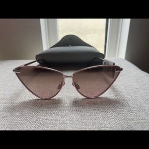 Le Specs Nero Sunglasses Rose Gold. New never been worn. Cat Eye Shape